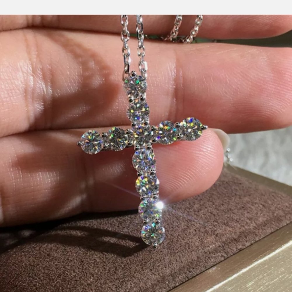 New silver cross Diamond Cz Necklace - Picture 4 of 4